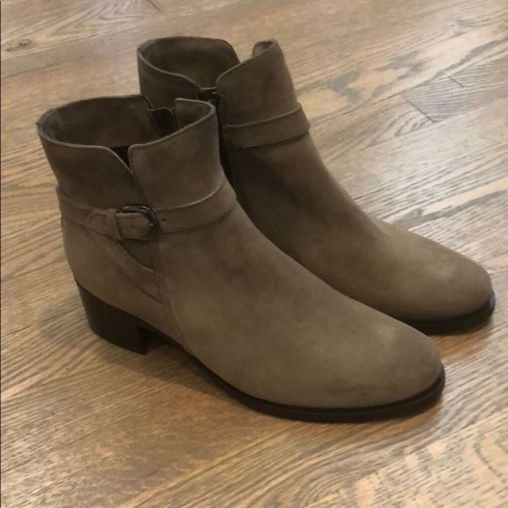 New LA CANADIENNE Pru Waterproof Bootie
Size 8.5